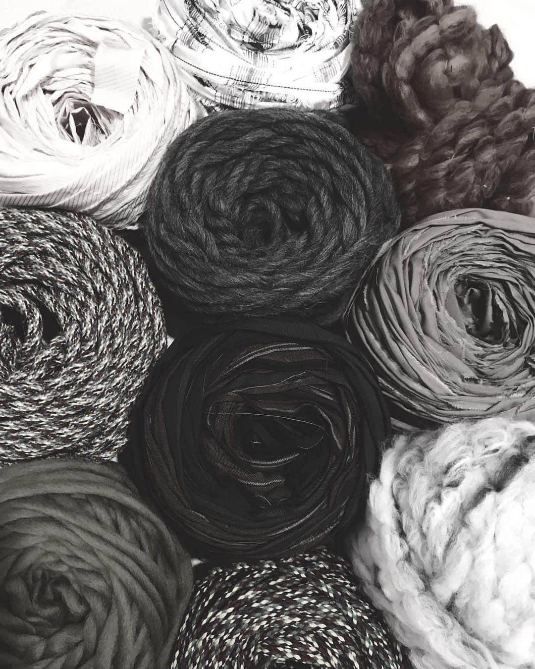 蓮沼千紘さんのインスタグラム写真 - (蓮沼千紘Instagram)「始まりの合図。  #knit#yarn#handwork#aneddy#chihirohasunuma」8月19日 23時30分 - knitchihiro