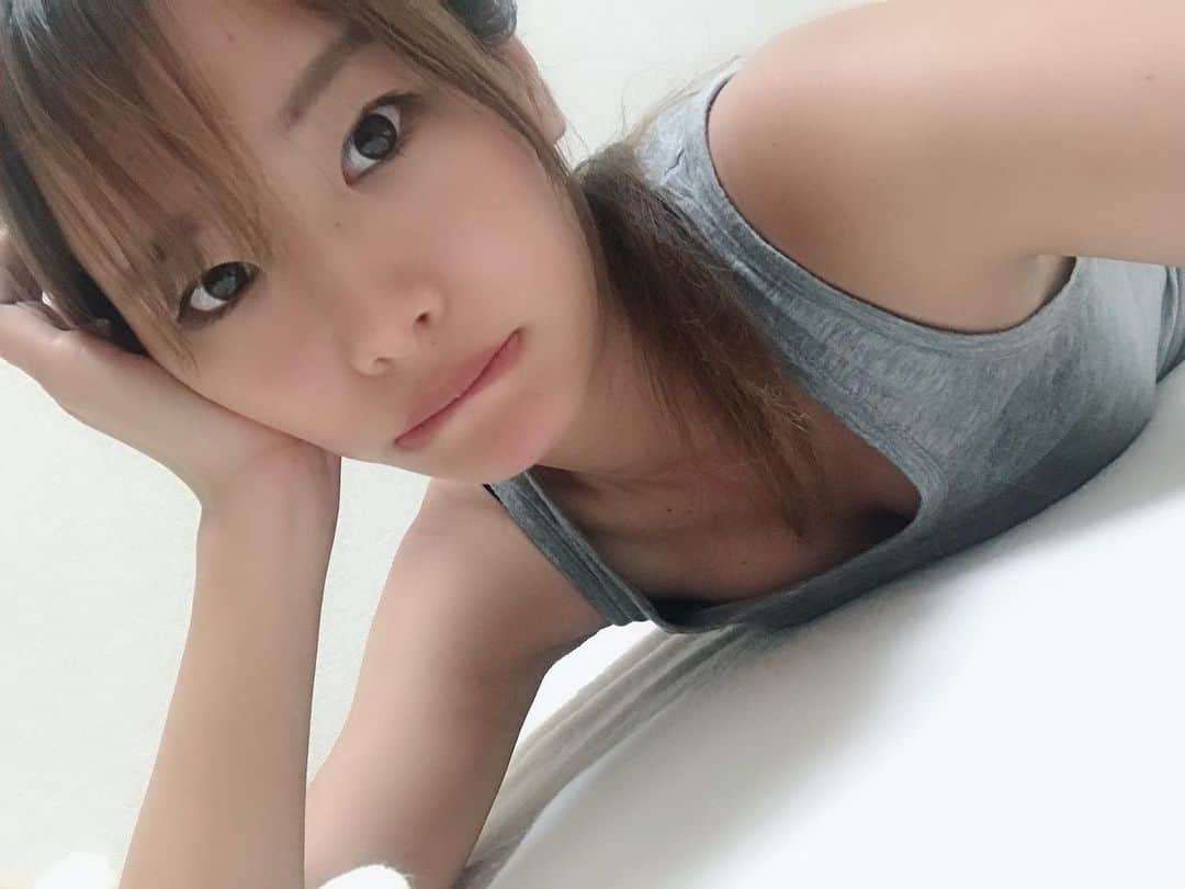 小山桃さんのインスタグラム写真 - (小山桃Instagram)「のんびーり🐶」8月19日 23時31分 - momoko_pu