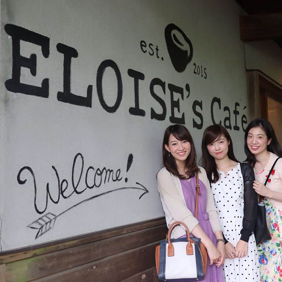 下田奈奈さんのインスタグラム写真 - (下田奈奈Instagram)「*﻿ 軽井沢旅行記⑤ 『ELOISE’s cafe🥞〜待ち時間篇〜』﻿ ﻿ ﻿ 2日目のモーニングはフレンチトーストが有名な#エロイーズカフェ に行く計画を立てました🌳 かなり気合を入れて6:30に目覚ましをセット⏰  平均90分待ちの人気カフェだということを事前リサーチで知っていたので、どうにか一巡目でお店に入れるようにと、オープン15分前の7:45にお店に到着したものの🐾  さすがに15分前じゃ無理ですよね。。 舐めていましたごめんなさい。。 既に大行列で一巡目ではもちろん入れず😢  とは言っても、きっとオープン前には来たし1時間位並んだら入れるだろうと淡い期待を抱きながら待つもののなかなか進まず。。 ﻿ ﻿ ついには、平均待ち時間の90分でも入れず👣(笑)  結局席に着けたのが11:00でした…😂 ﻿ ﻿ ＼合計3時間15分並んだ🤩✨／ ﻿ ﻿ 歴代の食べ物屋さんで並んだ時間最高記録✨(笑) しかも名前書けなくて席もないのでその場でスタンディング待ちパターン。  最近マツコの知らない世界で紹介されたらしい＋夏休み効果で最強の混み具合でした🥳💕 ﻿ ﻿ あと、お店が小ぶりなことに加えて店員さんものんびりめなので回転もゆっくりです✍️🌿 ﻿ ﻿ みなさんお休みの日に挑戦される際は、ぜひどうにか早起きして1巡目で入れるよう頑張ってください😂✨ 検討を祈ります🙏 ﻿ ﻿  2枚目の画像は、席に座れた直後の並び疲れてる瑠花ちゃんと里佳子ちゃん😴笑  食事の写真は次の投稿に載せます🥞💕 ﻿ ﻿ ﻿ ﻿🔖ELOISE’s cafe 長野県北佐久群軽井沢町軽井沢1067-9ハーモニーハウス 050-5835-0554 時間 8:00〜15:00 ﻿  #軽井沢 #軽井沢旅行 #軽井沢観光 #軽井沢女子旅行 #軽井沢女子旅 #女子旅 #女子旅行 #国内旅行 #女子国内旅行 #軽井沢インスタ映え  #夏の軽井沢 #軽井沢グルメ #軽井沢モーニング #軽井沢散歩 #軽井沢スポット #軽井沢フレンチトースト #軽井沢カフェ #モーニング #フレンチトースト#オムレツ #軽井沢人気店 #eloisescafe」8月19日 23時31分 - shimodanana