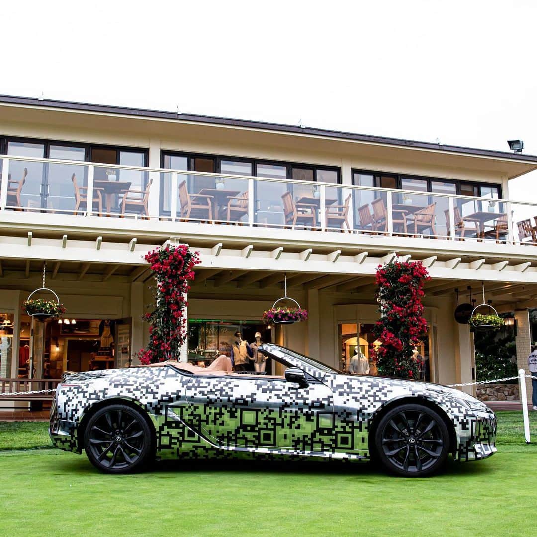Lexus USAのインスタグラム：「Proof that less can be so much more. The #LexusLCC makes a statement on the concept lawn at #MontereyCarWeek. #PebbleBeach #PebbleBeachConcours」