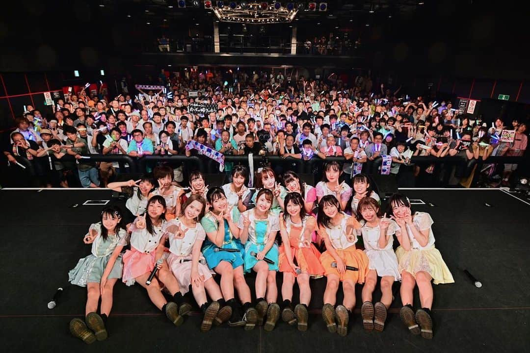 近藤真琴さんのインスタグラム写真 - (近藤真琴Instagram)「・ 2019.8.18 dela18th LIVE 〜SUMMER MAGIC 2019〜 ありがとうございました。 メンバーみんなで、色々案出し合ったりぶつかったり悲しんだり笑ったり泣いたり色んなことがあったけど、最高に楽しい夏の思い出が出来て良かったです。 改めて復帰出来て嬉しかったなって思いました。 エメラルドグリーンのサイリウム。どこのポジション立っててもまこちゃんの事ずっと見てくれてまことコールしてくれて、まこちゃんが1番良かったよって言ってくれて嬉しかったよ。 7期生も増えてもっと賑やかになったdela。より良いグループになるようにみんなで切磋琢磨して頑張ります。 改めてよろしくね💚 ・ ・ #ダイアモンドホール #ダイホ  #dela #サマーマジック2019  #まこちゃんもっともっと頑張る  #強くなる #いえあ #みんな #大好き  #近藤真琴 #アイドル #instagood」8月19日 23時43分 - onakasuitamakochan