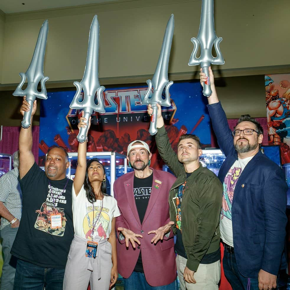 ケヴィン・スミスさんのインスタグラム写真 - (ケヴィン・スミスInstagram)「Yesterday at @thepowercon in Anaheim, we announced a @masters anime series that we’re making with @mattel and @powerhousecreative for @netflix! We surprised the panel in attendance with the news and, by the Power of Grayskull, it went over huge! This is the secret project marvelous @marcbernardin and I have teased on #fatmanbeyond for the last few months: a continuation of the classic era #motu, featuring all the Eternians you love and hate: He-Man, Skeletor, Teela, Man-at-Arms, Orko, Cringer, Evil-Lyn, Randor, Marlena and more! To be entrusted with this rich mythology is a gift, so the writers and I treat it as such. Along with me and Marc, @supergirlcw writer rock star @etcarrasco is on board, as is @quesadiya (who we snagged from the #magicthegathering animated series), and #reignofthesupermen super scribe @ilovetimsheridan! Rob (author of the Eternity War) and Melanie at #mattel have been incredible partners in crafting an epic tale of the final battle between the defenders of Grayskull and the forces of Snake Mountain! Many thanks to colorist and Con creator @jamesvalstaples and the fine folks at the #powercon for letting us summon the Power there! But the big thanks go to @animateted, a lifelong He-Man fan who made this his passion project! Most execs give notes on drafts handed in, but Netflix Teddy was WITH us in the Writer’s Room, dropping legit fire ideas for Revelation because he is a fan of the franchise, first and foremost. We never have to explain our weird, wonderful world to some stodgy suit who hasn’t heard of Hordak because Ted’s forgotten more about the #mastersoftheuniverse than some of us will ever know (luckily, we have He-Man.org as an astonishingly accurate research index)! I’m Eternia-ly grateful to Mattel and Netflix for entrusting me with not only the secrets of Grayskull, but also their entire Universe! I realize I have the Power now, so I promise: I won’t Orko this! Too soon to share any story details, but I can let slip with a smelly spoiler: Stinkor is in play! #KevinSmith #mattel #netflix #powerhouseanimation #heman #skeletor #stinkor #anime #mastersoftheuniverserevelation」8月19日 23時41分 - thatkevinsmith