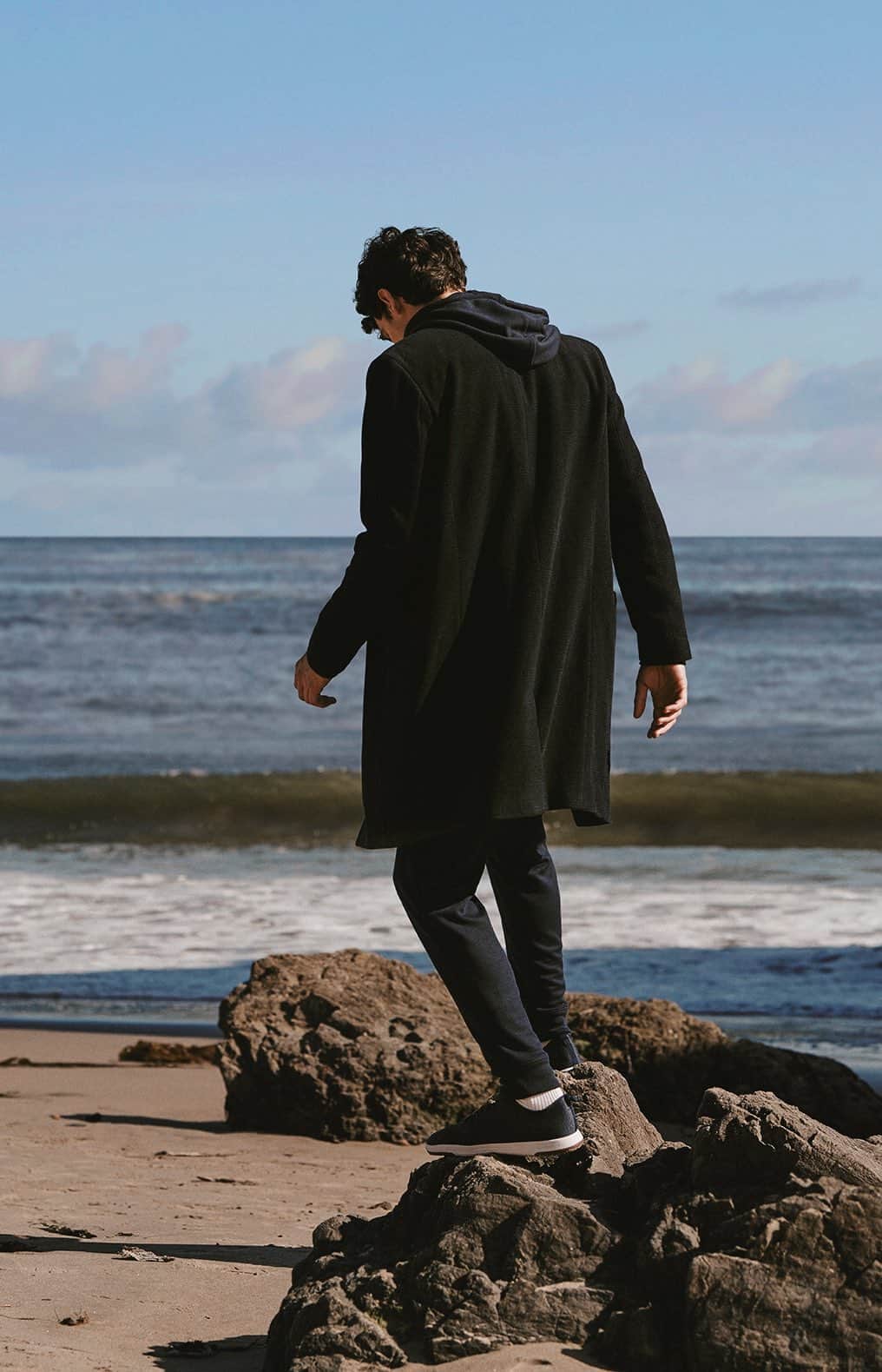 ペリーエリスのインスタグラム：「Fresh looks to match the days and nights ahead. Performance-ready styles with crisp tailoring give your look an edge this season. https://bit.ly/2KX19WN #PerryEllis #LifeReadySince1976」
