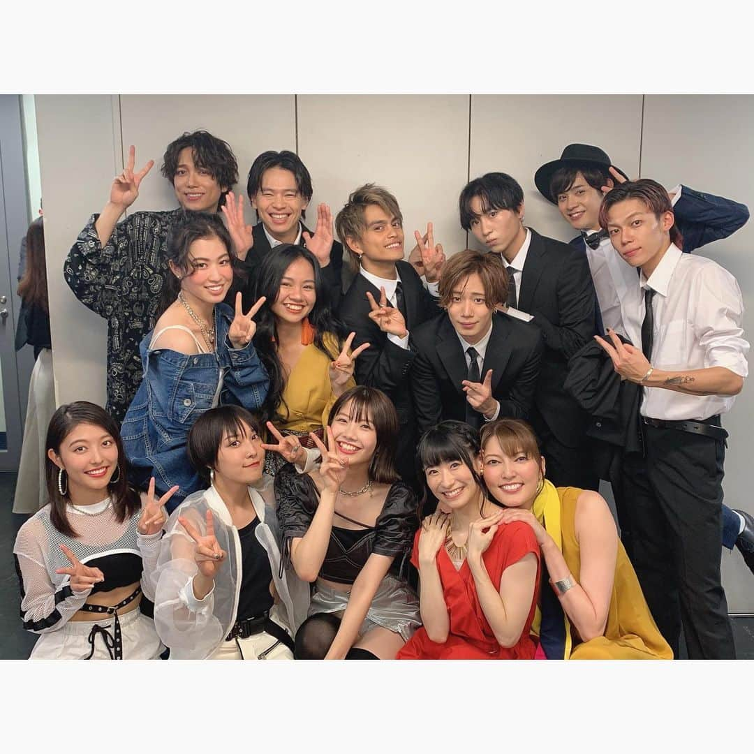 MOMOKAさんのインスタグラム写真 - (MOMOKAInstagram)「・ #VoiceJAM  最高ーーーーーすぎた！ 音楽に浸った一日だったな、、 めちゃめちゃ素敵なアーティストさん、豪華なバンドの皆様、アレンジャーの皆様とご一緒出来たことに感謝です😭！ コラボでは、橋本裕太さんと、 King gnuさんの「白日」を！ いやーーーー、自分史上、一番難しい曲だったかも、主メロはもちろん、ハモりがびっくりするくらい鬼むずで、どきどきだったけど無事本番迎えられてよかた😂 ふあー、一つ乗り越えましたな。笑  私達はこのイベント出るのは2回目だけど、 こういうイベントに出ると、自分達のワンマンとかとは全然違う雰囲気だし、 他の対バンでも、当日より前にリハーサルで集まったりすることも、ちゃーんとコラボすることもめーーーったにないから！(笑)めちゃスペシャルだし、レアすぎるし、濃い時間を過ごさせてもらったなあと思います😌  今回はミュージカルの方々がいたり、男性アーティストの方も追加されて、色々なジャンルの壁も超えて、一緒に音楽を楽しめたことが純粋に嬉しかった！もちろんファンのみんなもね😋  めちゃ勉強になったよー、、、！ まだまだ頑張らなきゃだね！  集合写真と、それぞれ撮っていただいた写真も載せておきますね☺︎ 今日はよく眠れそうだあ〜〜！！ #Jewel #當山みれい #遥海  #朝夏まなと #中川晃教 #山崎育三郎 #唯月ふうか #FlowBack #橋本裕太」8月19日 23時53分 - momoka_jewel