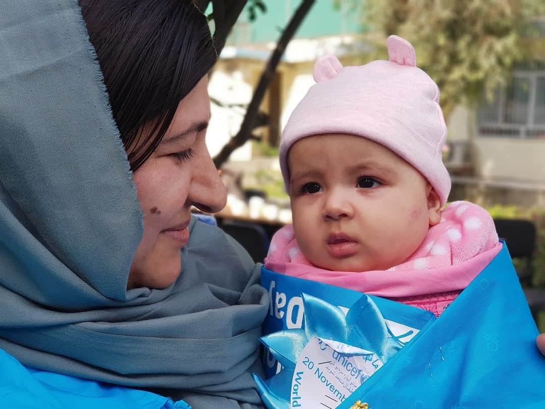 unicefさんのインスタグラム写真 - (unicefInstagram)「(4/4) This is me with my daughter on World Children’s Day, which celebrates the rights of children to be in school learning, safe from harm and able to fulfill their full potential. Looking into her eyes, I’m hopeful for her generation. There have been great strides in the enrollment of children into schools, reconstruction of classrooms and training of teachers. Over the last 18 years (2001 -2018) school enrollment has increased from 1 million to 9.6 million. Yet Afghanistan still has a long way to go. Conflict, poverty and child marriage have denied 3.7 million children from school - and 60% of them are girls. I believe in a brighter future for all children, and continue my work for them. #WorldHumanitarianDay #WomenHumanitarians」8月19日 23時55分 - unicef