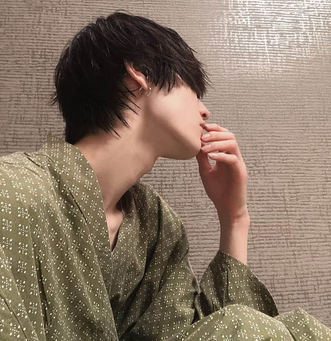 齋藤正太さんのインスタグラム写真 - (齋藤正太Instagram)「ウルフ 浴衣  明日もたくさんのお客様にお会いできるのを心から楽しみにしてます。  #美容師 #マッシュ#メンズヘア #メンズカット#韓国好きな人と繋がりたい #パーマ#スパイラルパーマ#ツイストパーマ#防弾少年団好きな人と繋がりたい # #マッシュウルフ#メンズカラー#美容師#韓国ファッション#おしゃれさんと繋がりたい #ウルフカット #ullzangboy #前下がりショート #셀카#韓国ヘア #패션#メンズパーマ」8月19日 23時58分 - signal8756