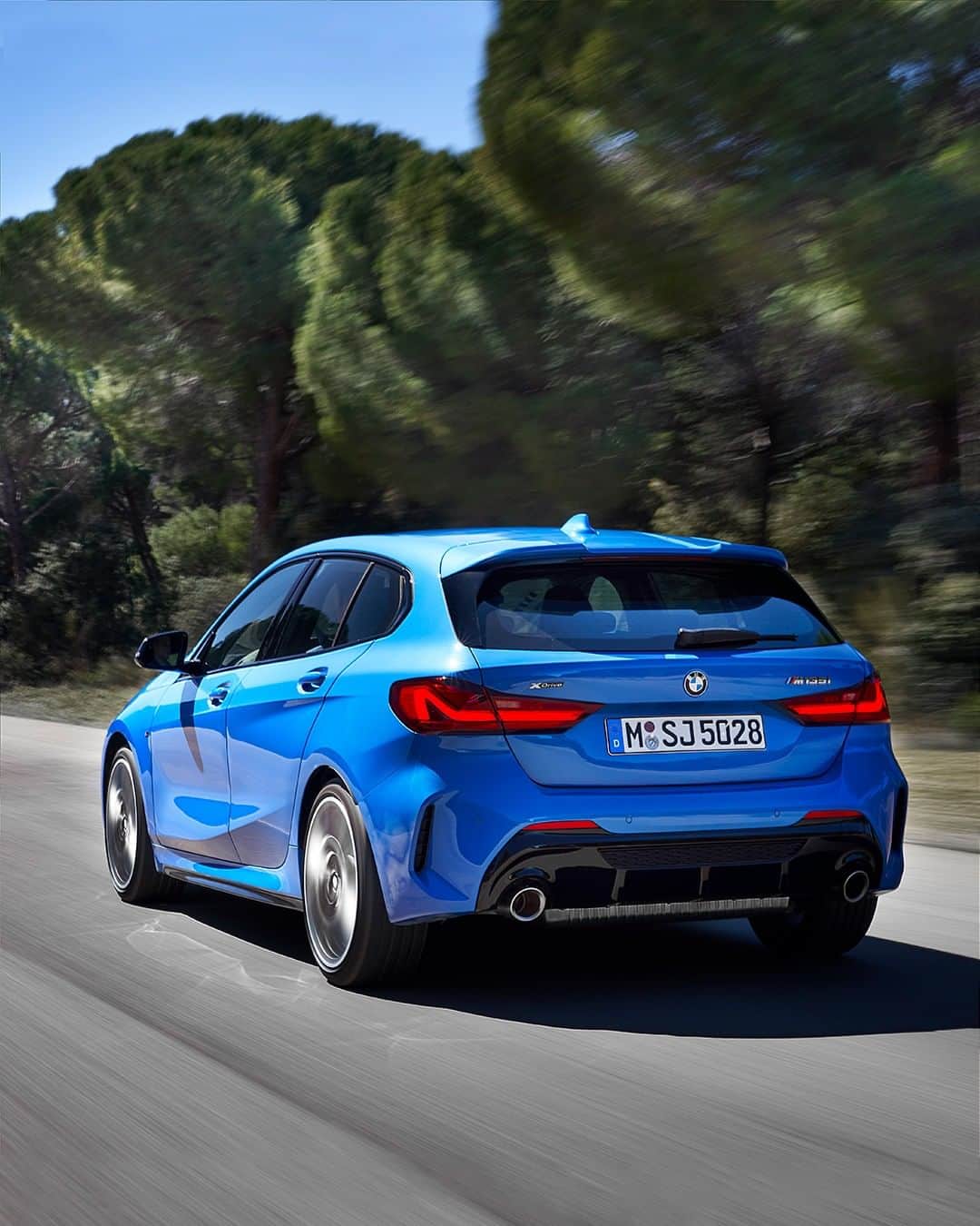 BMWのインスタグラム：「Ready to co-pilot your life. The all-new BMW 1 Series. #THE1 #BMW #1Series __ BMW M135i xDrive 5-door: Fuel consumption in l/100 km (combined): 7.1 – 6.8. CO2 emissions in g/km (combined): 162 – 155.  Acceleration (0-100 km/h): 4.8 s. Power: 225 kW, 306 hp, 450 Nm. Top speed (limited): 250 km/h. Paint finish shown: Misano Blue metallic.  The values of fuel consumptions, CO2 emissions and energy consumptions shown were determined according to the European Regulation (EC) 715/2007 in the version applicable at the time of type approval. The figures refer to a vehicle with basic configuration in Germany and the range shown considers optional equipment and the different size of wheels and tires available on the selected model. The values of the vehicles are already based on the new WLTP regulation and are translated back into NEDC-equivalent values in order to ensure the comparison between the vehicles. [With respect to these vehicles, for vehicle related taxes or other duties based (at least inter alia) on CO2-emissions the CO2 values may differ to the values stated here.] The CO2 efficiency specifications are determined according to Directive 1999/94/EC and the European Regulation in its current version applicable. The values shown are based on the fuel consumption, CO2 values and energy consumptions according to the NEDC cycle for the classification. Further information on official fuel consumption figures and specific CO2 emission values of new passenger cars is included in the following guideline: 'Leitfaden über den Kraftstoffverbrauch, die CO2-Emissionen und den Stromverbrauch neuer Personenkraftwagen' (Guide to the fuel economy, CO2 emissions and electric power consumption of new passenger cars), which can be obtained free of charge from all dealerships, from Deutsche Automobil Treuhand GmbH (DAT), Hellmuth-Hirth-Str. 1, 73760 Ostfildern-Scharnhausen and at https://www.dat.de/co2/.」
