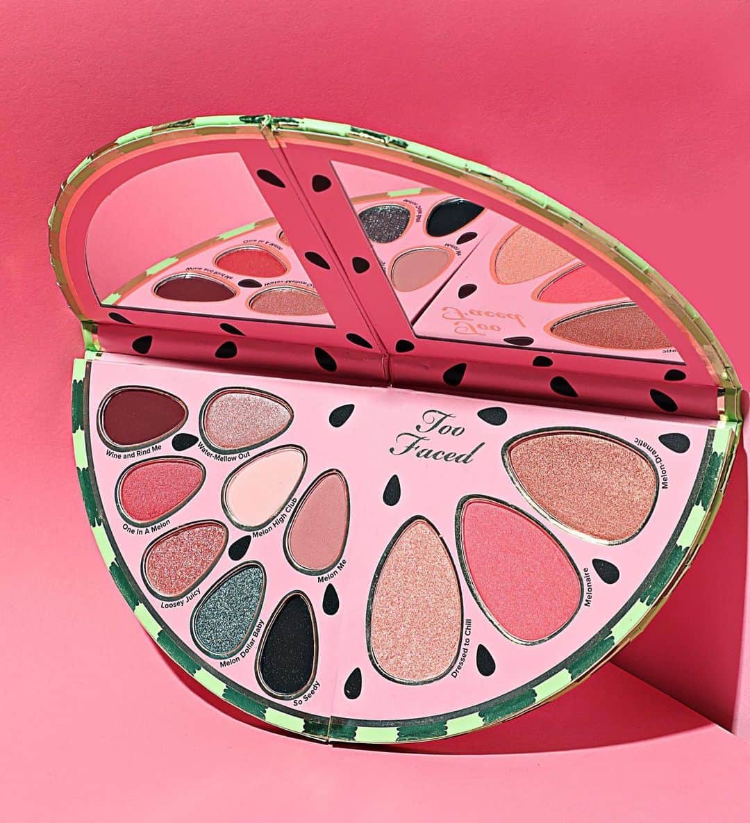 Too Facedさんのインスタグラム写真 - (Too FacedInstagram)「Drop a 🍉 in the comments if you are EXCITED about the newest addition to our #toofacedtutti family! 🤩 Our Watermelon Slice Face and Eye Palette is highly pigmented and watermelon scented! #toofaced」8月20日 0時10分 - toofaced