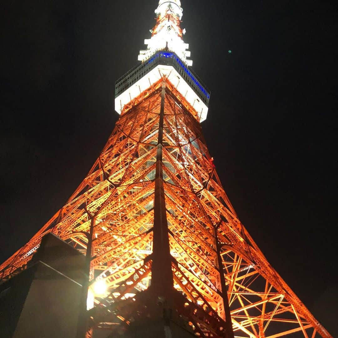 井口資仁さんのインスタグラム写真 - (井口資仁Instagram)「久しぶりの東京タワー🗼 スカイツリーもいいけど やっぱりタワーが好きだな。 タワー🗼の横に緑の光る物体 19時過ぎに… UFO🛸❓飛行機✈️❓ ＃井口資仁#千葉ロッテマリーンズ  #UFO#東京タワー🗼」8月20日 0時02分 - iguchi.tadahito6