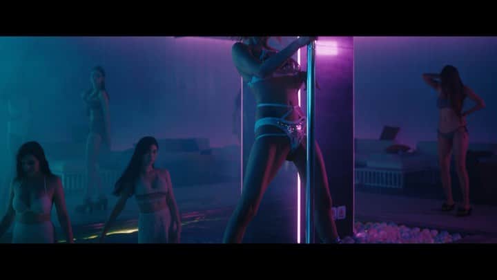のインスタグラム：「make her dance 🔥🔥🔥 8/21 6pm prod by @goosebumpstrack #DARKR8M #화기엄금 #NoOpenFlames」