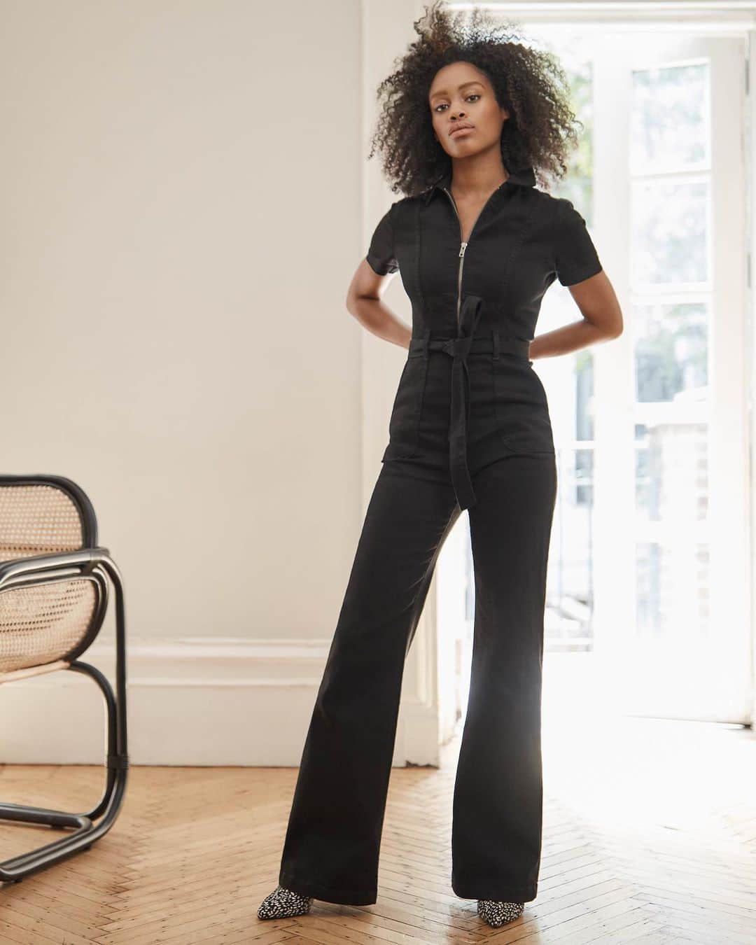 Saks Fifth Avenueのインスタグラム：「ONE-PIECE WONDER: Achieve head-to-toe chic in a flare zip jumpsuit from @aliceandolivia. #SaksStyle」