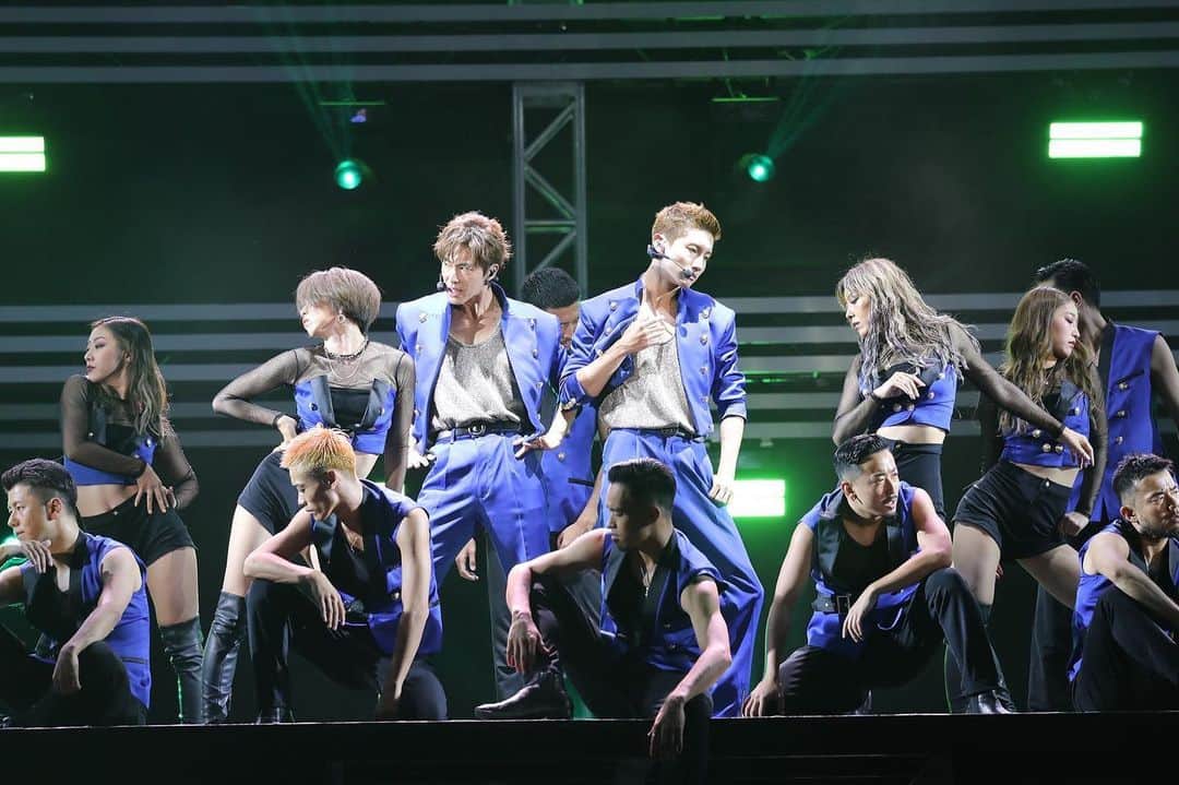SONNYのインスタグラム：「Last night was epic. Teamwork makes the Dreamwork👊 . #東方神起 #Tohoshinki #anation #tohodancers」