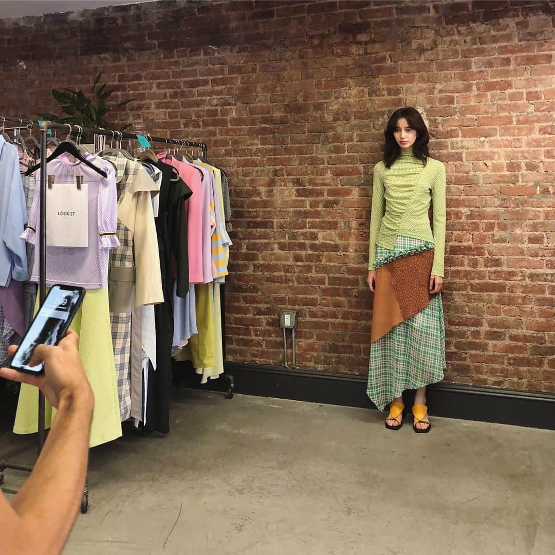 LIECOLLECTIONさんのインスタグラム写真 - (LIECOLLECTIONInstagram)「Get the perfect picture in LIE~ SALE still on with the last of SS19! Shop before the summer is over. - - - - #liecollection #sale #endofsummer #runway #LIElook #runwayshow #nyfw #ss19look #repost #newyorkfashionweek #collection #LIE #fashionweek #ss19 #outfitideas #shopping #outfitdujour #skirt #peasantskirt #print」8月20日 5時38分 - liecollection_