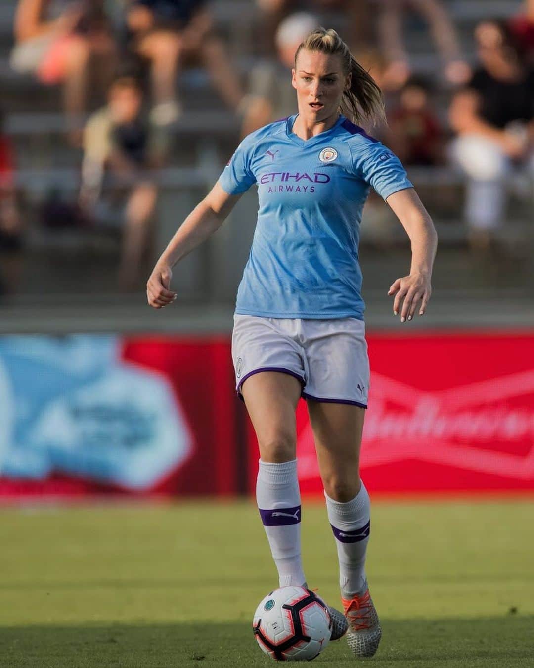 ジェンマ・ボナーのインスタグラム：「Winning end to a positive week @iccwomen 😅」