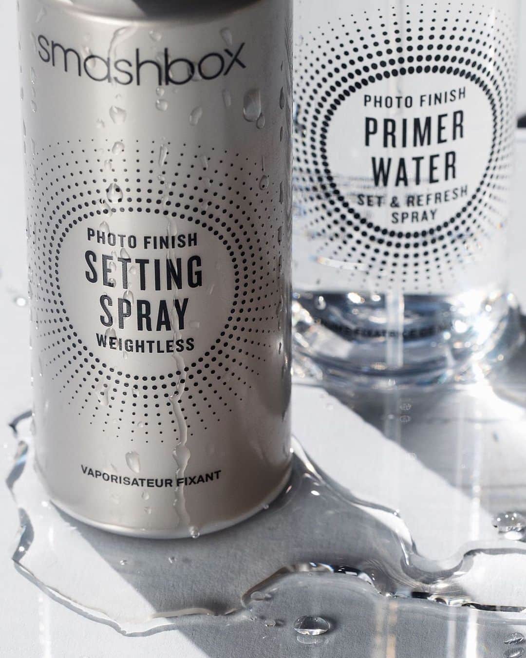 Smashboxのインスタグラム：「Primer Water or Photo Finish Setting Spray? The 411 on our Prime & Set duo:⁣ ⠀⠀⠀⠀⠀⠀⠀⠀⠀⁣ Primer Water 💧⁣ Use it to prep skin for makeup.⁣ Use it any time during the day to refresh makeup & hydrate skin.⁣ Made with good-for-skin ingredients that help replenish electrolytes.⁣ ⠀⠀⠀⠀⠀⠀⠀⠀⠀⁣ Setting Spray 🌬️⁣ Use it to lock the look and ensure makeup stays transfer-proof for up to 16 hours.⁣ It's non-sticky & non-greasy.」