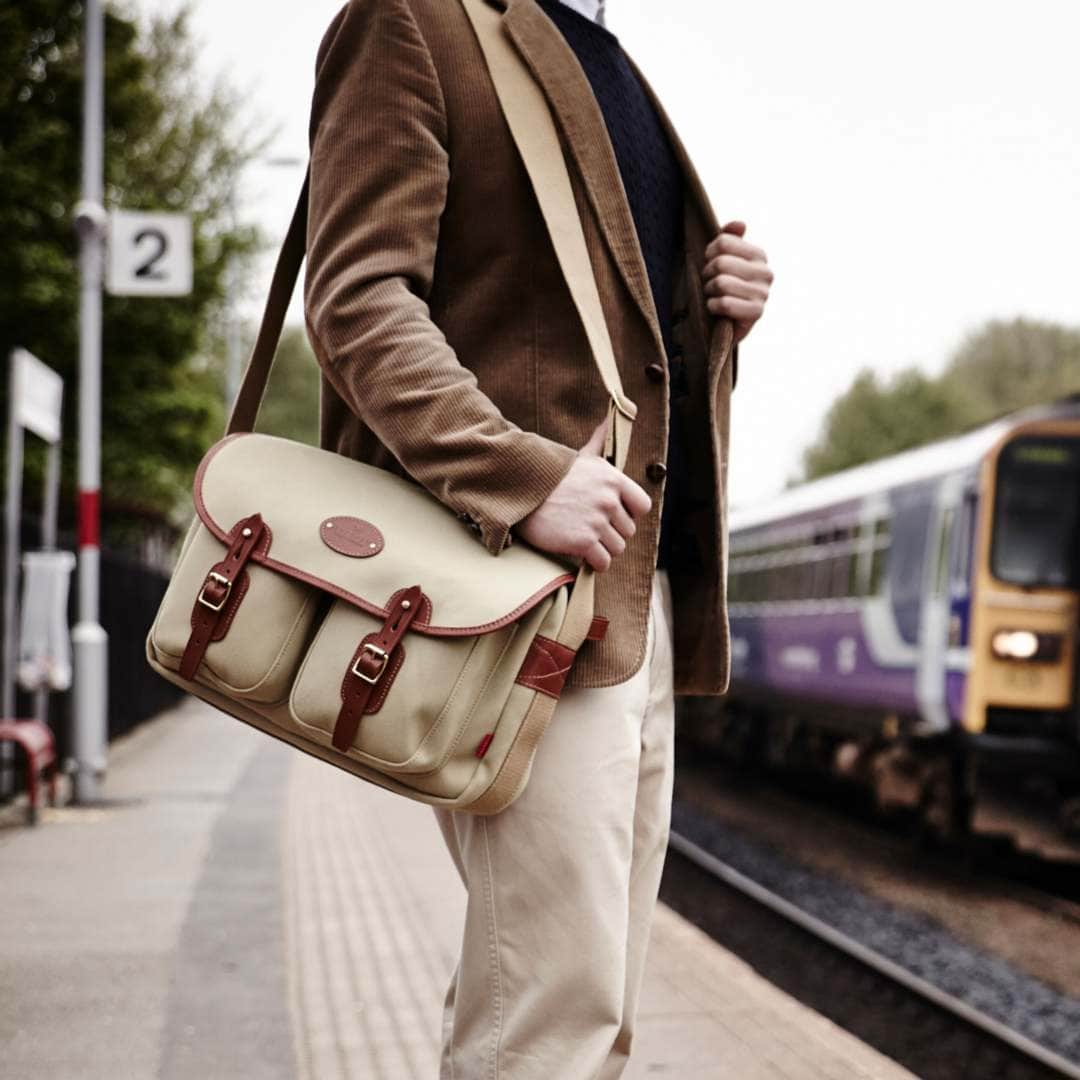 ジョンチャップマンのインスタグラム：「Venture into the Lake District, possibly with a Rambler Shoulder Bag. #madeinengland #handcrafted #mensstreetstyle #styleinspo #workshop #countryclothing」