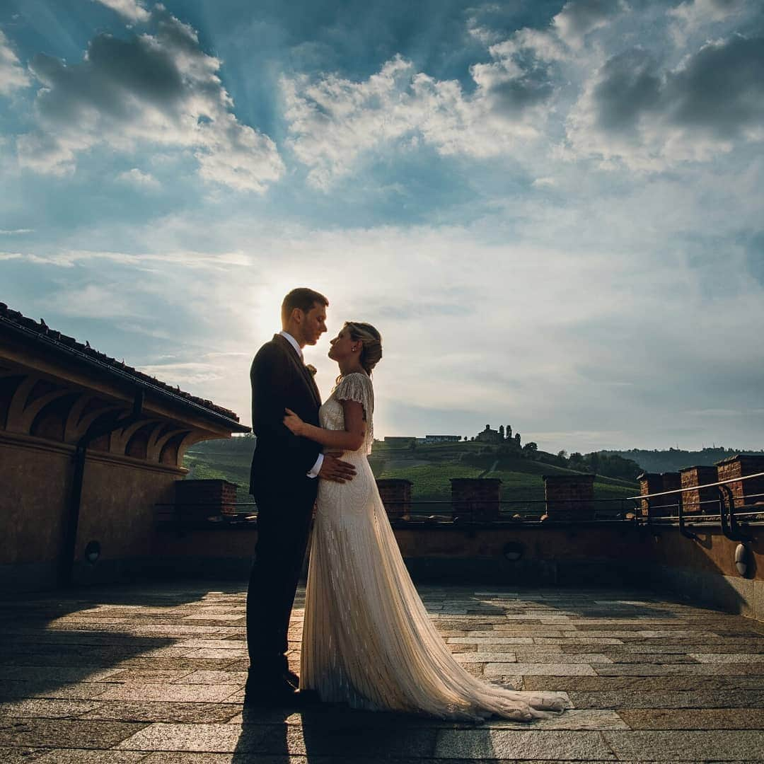 ジェニーパッカムさんのインスタグラム写真 - (ジェニーパッカムInstagram)「Happy one year anniversary to our stunning #jennypackhambride Isabella, who looked beautiful in the Dolly gown for her wedding to Stefano. Photographer by @joyphotographers #thewhitecarpet #brideoftheweek #dolly」8月20日 0時25分 - jennypackham