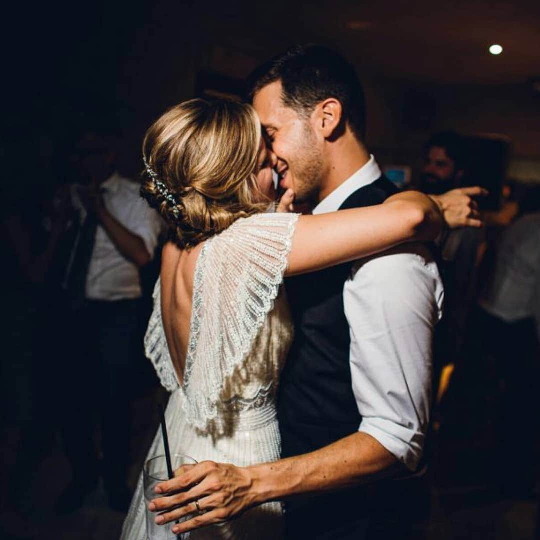 ジェニーパッカムさんのインスタグラム写真 - (ジェニーパッカムInstagram)「Happy one year anniversary to our stunning #jennypackhambride Isabella, who looked beautiful in the Dolly gown for her wedding to Stefano. Photographer by @joyphotographers #thewhitecarpet #brideoftheweek #dolly」8月20日 0時25分 - jennypackham