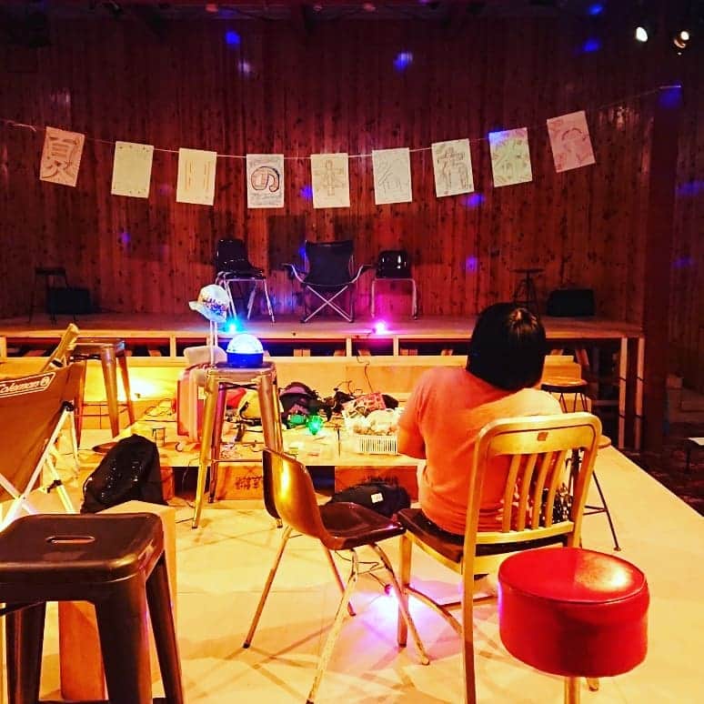 今井隆文のインスタグラム：「夏の日の本谷有希子 本当の旅  終演しました！  劇団を退団して、初めての演劇の現場でした。  初心に帰るようなもの作りの現場。  みんなで作品を作るという作業が堪らなく、苦しく、楽しい時間でした。  稽古開始から終了までキッチリ１ヶ月。しこたま、稽古した夏。  舞台はアウトプットだと思ってたけど、インプットがたくさんできて変な感じでございました。  こんなに変化が起きる劇も中々なく、刺激的でした！  さー、作るぞ！！俺も！！」
