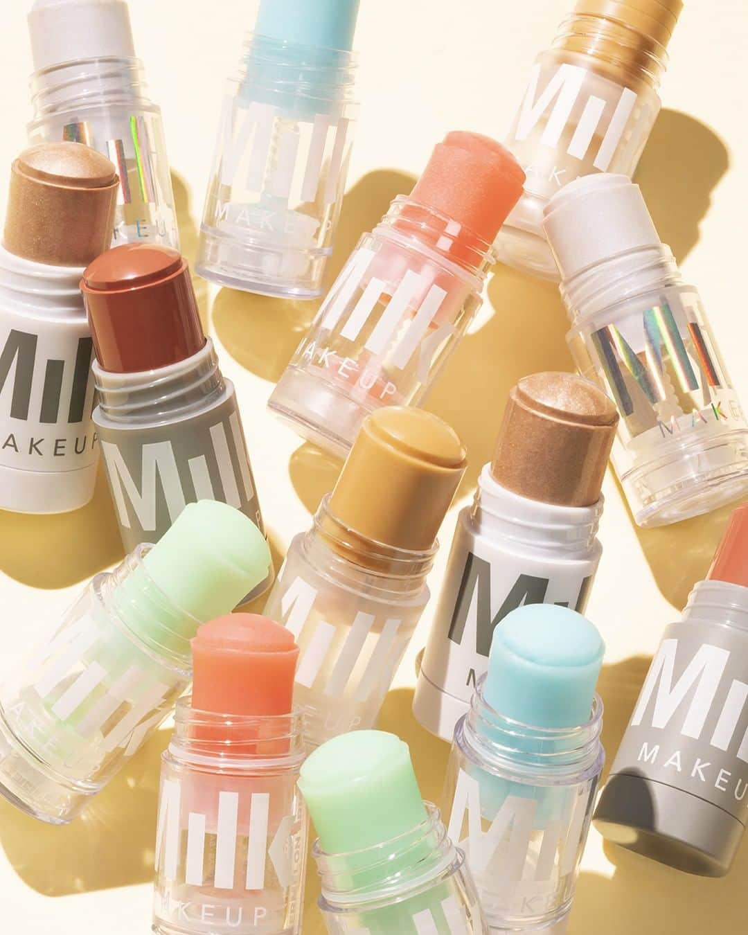 セフォラさんのインスタグラム写真 - (セフォラInstagram)「BONNE NOUVELLE 🎉 - @milkmakeup est NOW disponible sur Sephora.fr & dans vos magasins Sephora en format Beauty To Go! 👀😱 . Quel produit allez-vous tester en premier ? 😍 . Uniquement chez Sephora. #Milk #OnlyAtSephora #SephoraFrance #SephoraBeautyToGo」8月20日 0時31分 - sephorafrance