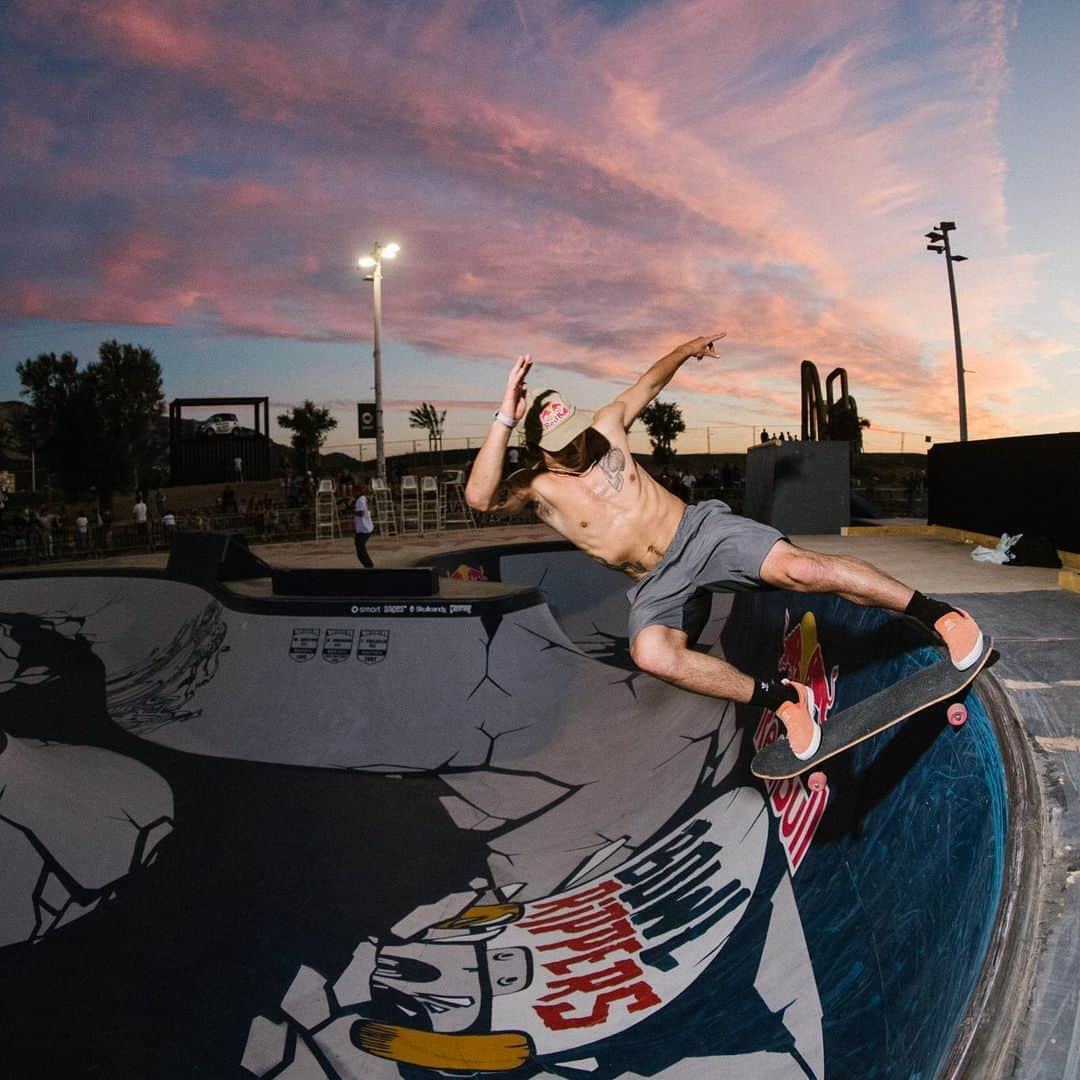 レッドブルさんのインスタグラム写真 - (レッドブルInstagram)「Take a look at the very best from Red Bull Bowl Rippers!🛹Ask the man behind the lens @teddymorellec anything about shooting from one of skateboarding’s most famous proving grounds 👇 . #redbull #worldphotographyday #photography #art #photo #redbullbowlrippers」8月20日 0時45分 - redbull