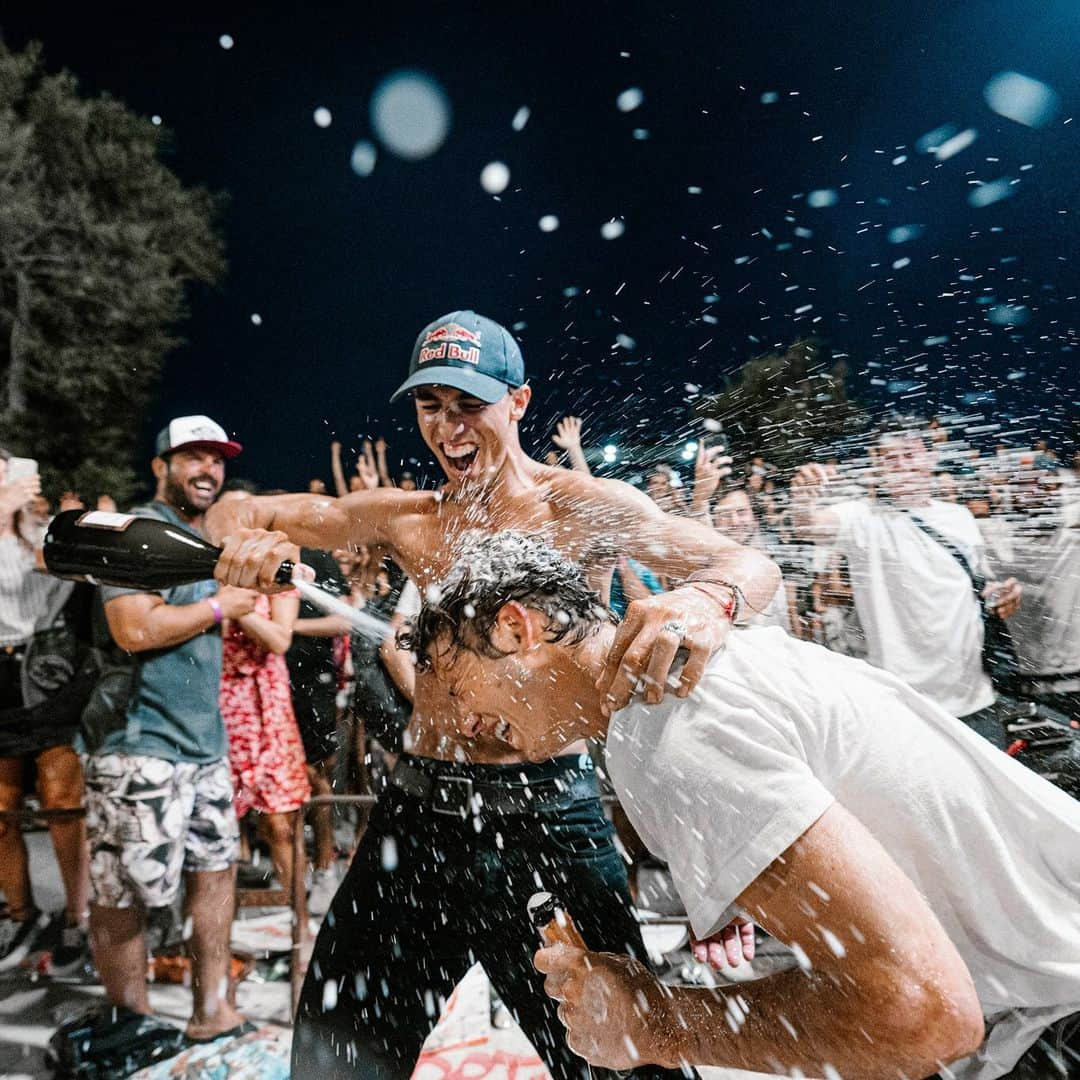 レッドブルさんのインスタグラム写真 - (レッドブルInstagram)「Take a look at the very best from Red Bull Bowl Rippers!🛹Ask the man behind the lens @teddymorellec anything about shooting from one of skateboarding’s most famous proving grounds 👇 . #redbull #worldphotographyday #photography #art #photo #redbullbowlrippers」8月20日 0時45分 - redbull