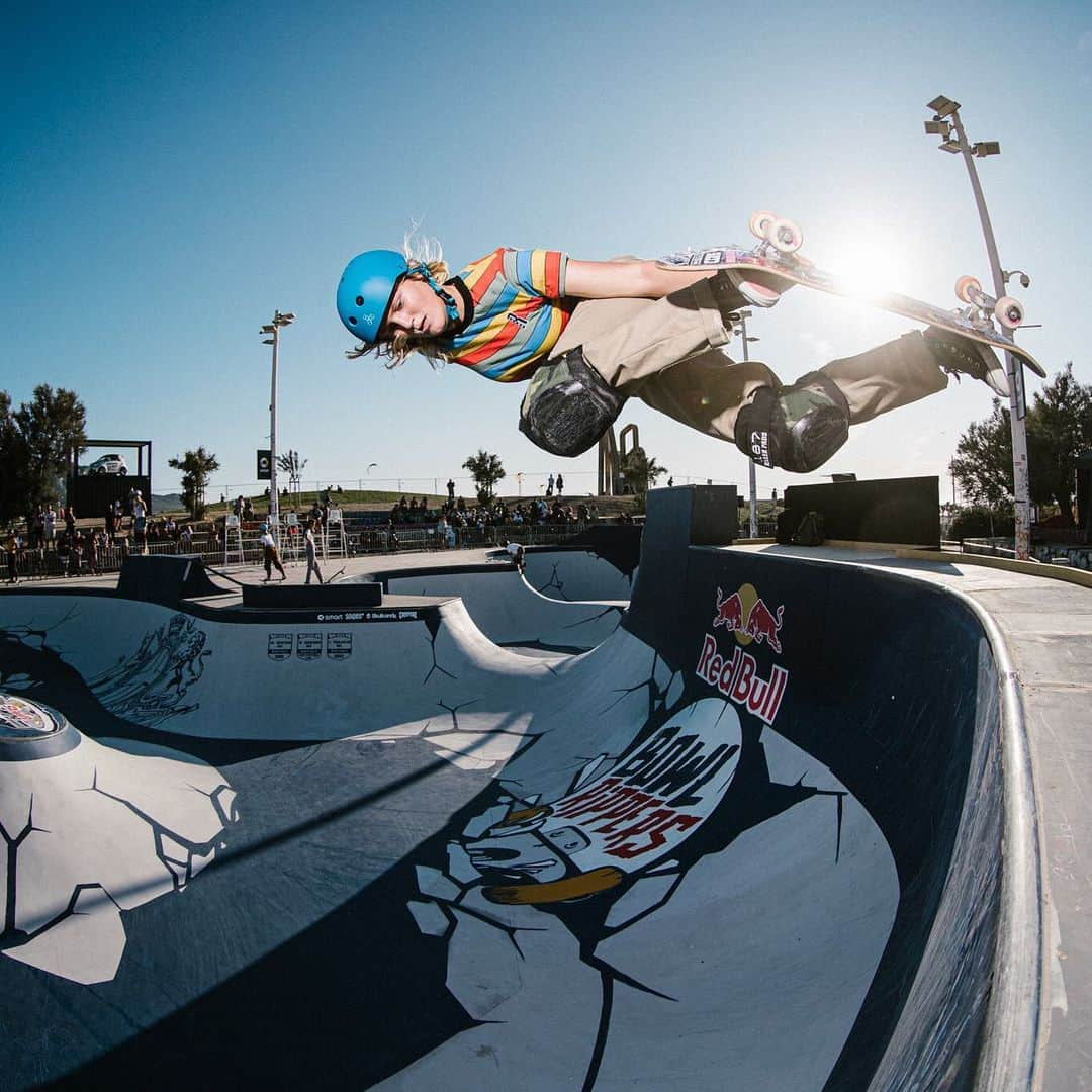 レッドブルさんのインスタグラム写真 - (レッドブルInstagram)「Take a look at the very best from Red Bull Bowl Rippers!🛹Ask the man behind the lens @teddymorellec anything about shooting from one of skateboarding’s most famous proving grounds 👇 . #redbull #worldphotographyday #photography #art #photo #redbullbowlrippers」8月20日 0時45分 - redbull