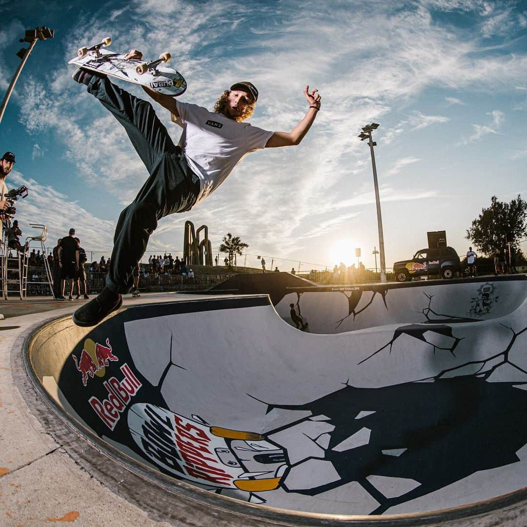 レッドブルさんのインスタグラム写真 - (レッドブルInstagram)「Take a look at the very best from Red Bull Bowl Rippers!🛹Ask the man behind the lens @teddymorellec anything about shooting from one of skateboarding’s most famous proving grounds 👇 . #redbull #worldphotographyday #photography #art #photo #redbullbowlrippers」8月20日 0時45分 - redbull