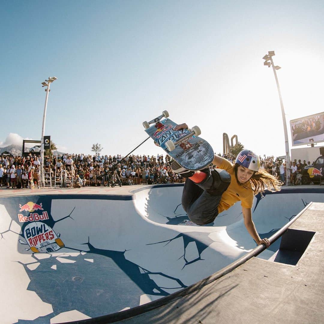 レッドブルのインスタグラム：「Take a look at the very best from Red Bull Bowl Rippers!🛹Ask the man behind the lens @teddymorellec anything about shooting from one of skateboarding’s most famous proving grounds 👇 . #redbull #worldphotographyday #photography #art #photo #redbullbowlrippers」