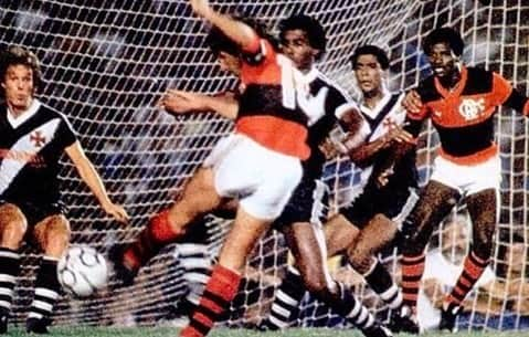 ジーコさんのインスタグラム写真 - (ジーコInstagram)「Ja no Canal do Youtube o quadro Grandes Classicos que disputei no Brasileiro. No sábado o Flamengo teve uma vitoria espetacular de 4x1 assumindo a vice liderança. Esse meu jogo foi especial pois foi no dia das mães e o empate 1x1 nos levou a semi final e depois acabamos Campeões.Confere la.」8月20日 0時41分 - zico