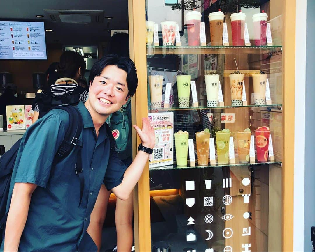 しゅうぺいさんのインスタグラム写真 - (しゅうぺいInstagram)「横浜DeNAベイスターズ⚾️ 勝祭2019ありがとうございました‼️ メチャクチャ暑い中たくさんのお客さんにステージ見ていただいて感謝です✨ 久々に中華街に行って観光もしました😊 夜は知り合いの方のご縁があって 野球の試合も観戦させてもらいました✌️ ロペス選手の代打初球ホームラン‼️ 打った瞬間にわかるホームラン マジで鳥肌立ちました⭐️ 最高ーーー🌈  #横浜DeNAベイスターズ#勝祭#杜野まこ さん#アホマイルド 坂本さん#ぺこぱ#松陰寺太勇#シュウペイ#サンミュージック#お笑い#芸人#野球#ホームラン#ロペス#代打#花火#中華街#横浜#タピオカ#中華飯店#シュウマイ#観光#おくんなましー」8月20日 0時41分 - pekopa.shupei