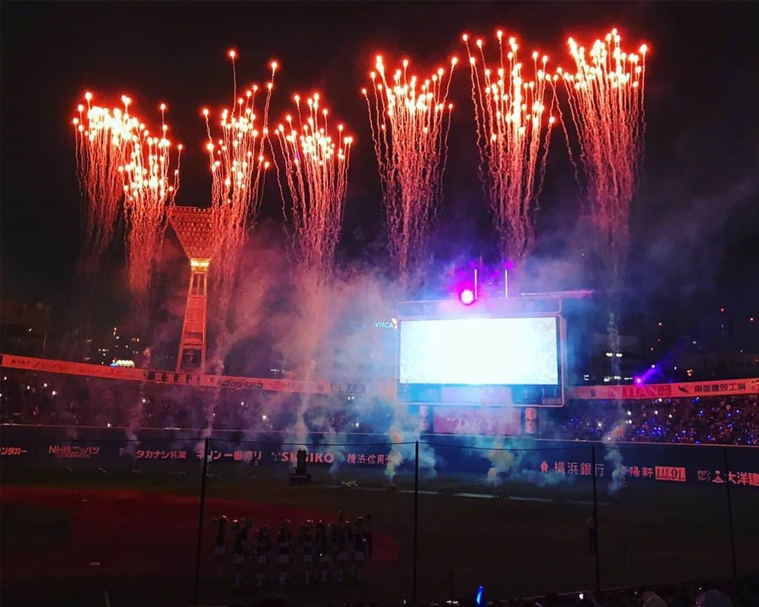 しゅうぺいさんのインスタグラム写真 - (しゅうぺいInstagram)「横浜DeNAベイスターズ⚾️ 勝祭2019ありがとうございました‼️ メチャクチャ暑い中たくさんのお客さんにステージ見ていただいて感謝です✨ 久々に中華街に行って観光もしました😊 夜は知り合いの方のご縁があって 野球の試合も観戦させてもらいました✌️ ロペス選手の代打初球ホームラン‼️ 打った瞬間にわかるホームラン マジで鳥肌立ちました⭐️ 最高ーーー🌈  #横浜DeNAベイスターズ#勝祭#杜野まこ さん#アホマイルド 坂本さん#ぺこぱ#松陰寺太勇#シュウペイ#サンミュージック#お笑い#芸人#野球#ホームラン#ロペス#代打#花火#中華街#横浜#タピオカ#中華飯店#シュウマイ#観光#おくんなましー」8月20日 0時41分 - pekopa.shupei