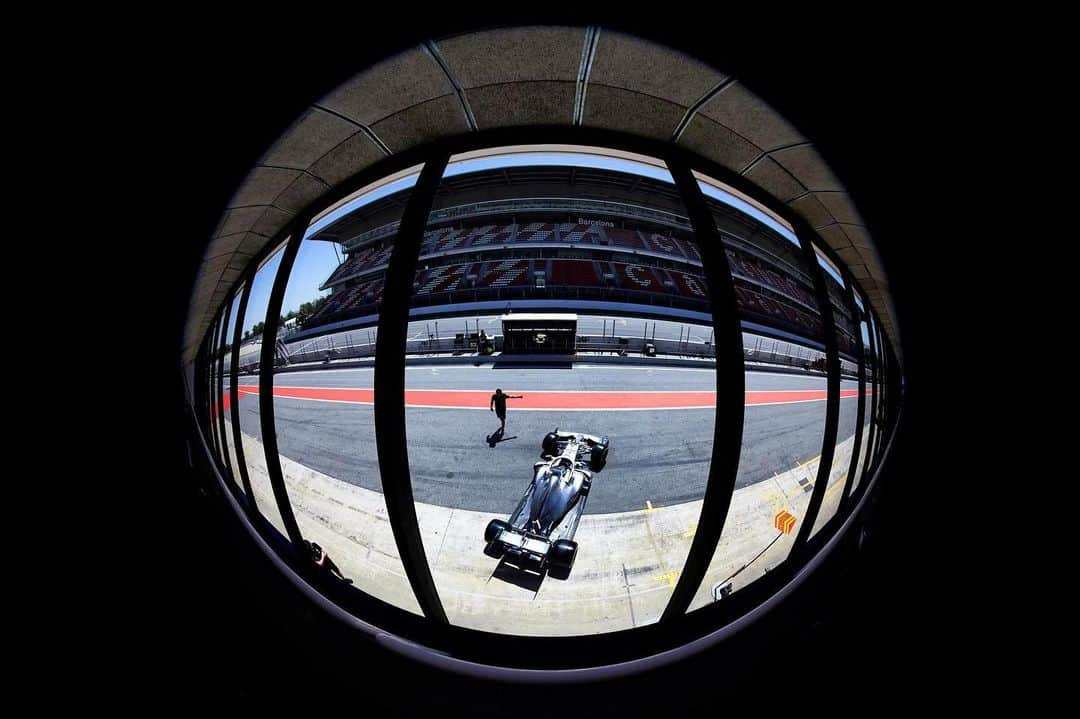 MERCEDES AMG PETRONASさんのインスタグラム写真 - (MERCEDES AMG PETRONASInstagram)「Steve Etherington picks his favourite snaps of @f1 2019 so far 📸 #StevesBestPics • #MercedesAMGF1 #Mercedes #AMG #F1 #VB77 #PETRONASmotorsports #LH44 #WorldPhotoDay #WorldPhotographyDay」8月20日 0時46分 - mercedesamgf1