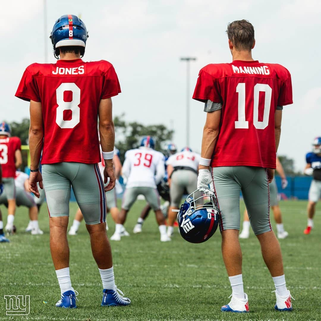 New York Giantsさんのインスタグラム写真 - (New York GiantsInstagram)「Rookie and the vet」8月20日 0時48分 - nygiants