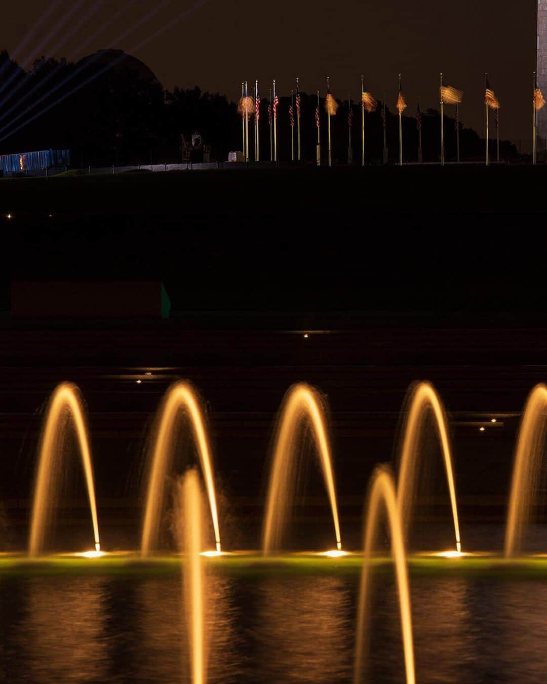 National Geographic Travelさんのインスタグラム写真 - (National Geographic TravelInstagram)「Photo by @BabakTafreshi | Swipe for this entire view of a calm summer night at the National Mall with fountains of World War II Memorial in the foreground and Washington Monument and Capitol Hill in the background. Explore more of The World at Night photography @babaktafreshi. #washingtondc」8月20日 1時02分 - natgeotravel