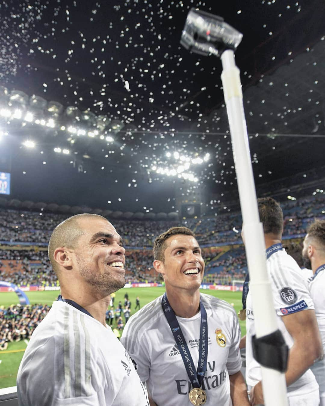 UEFAチャンピオンズリーグさんのインスタグラム写真 - (UEFAチャンピオンズリーグInstagram)「📸 Pure joy 😀 Which #UCL final? ⁣ ⁣ #WorldPhotographyDay #RealMadrid」8月20日 0時56分 - championsleague