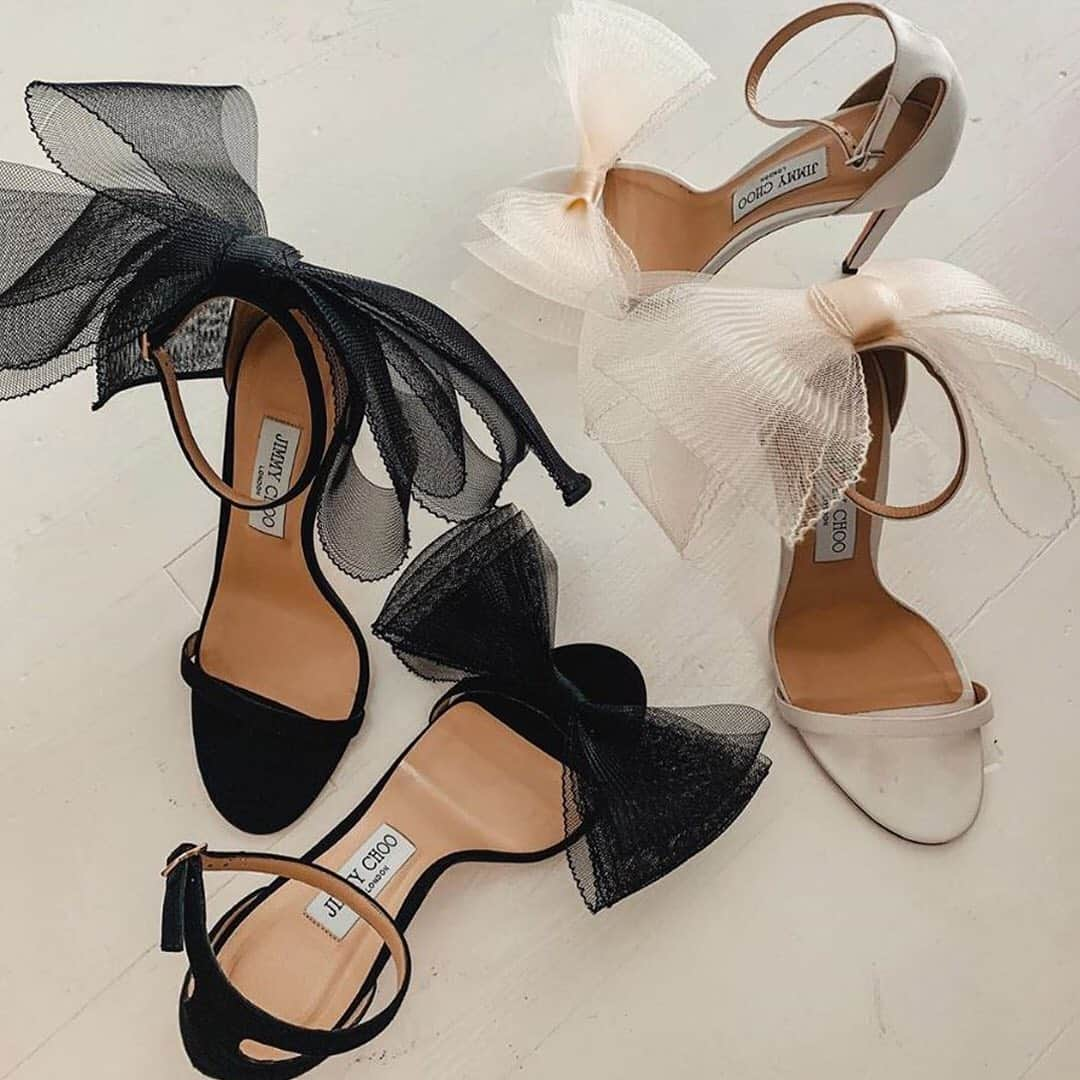 Jimmy Chooさんのインスタグラム写真 - (Jimmy ChooInstagram)「A tale of two, our AVELINE bow sandals combine elegance and extravagance #JimmyChoo 📷 @lenaterlutter」8月20日 1時00分 - jimmychoo