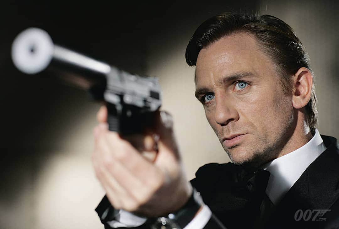 James Bond 007さんのインスタグラム写真 - (James Bond 007Instagram)「On #WorldPhotoDay a throwback to Daniel Craig filming CASINO ROYALE (2006) #007 #JamesBond #WorldPhotographyDay @gregwilliamsphotography」8月20日 1時01分 - 007