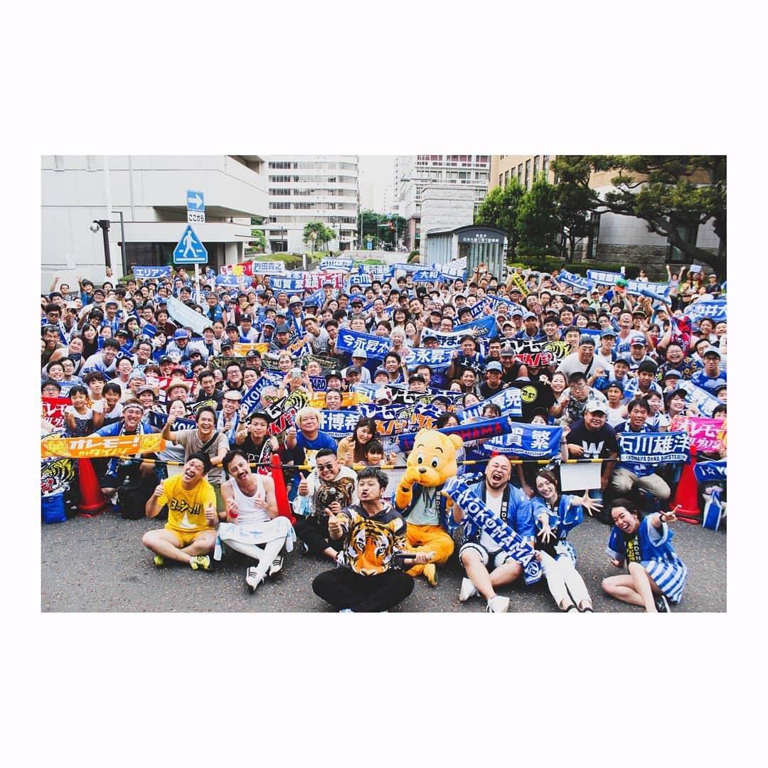 杜野まこさんのインスタグラム写真 - (杜野まこInstagram)「#baystars #横浜denaベイスターズ #勝祭2019  #victorystreet @baystars_official  MC☆ #アホマイルド坂本 さん　#杜野まこ ゲスト☆ #DJダイノジ　#平川美香 さん #椿鬼奴 さん #馬鹿よ貴方は #ルフィー #石川ことみ #ぺこぱ #スベリーマーキュリー #フルーツおじさんとっしー  日本大通りが 横浜とベイスターズと笑いと音楽とグルメで大盛り上がり‼️ 試合にも勝てて最高に楽しかった〜〜😆🙌」8月20日 1時04分 - makomorino