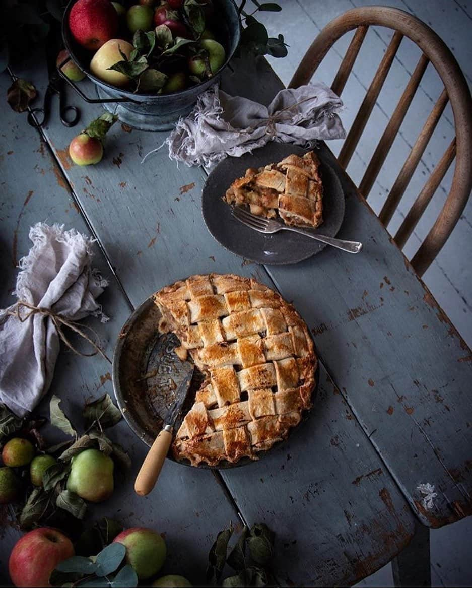 FOLKさんのインスタグラム写真 - (FOLKInstagram)「The coming season is my favorite season for baking, for decorating, and for dreaming of living in a beautifully rustic farmhouse. @twiggstudios is giving me such inspiration. #livefolk #liveauthentic #slowliving. #folkmagazine」8月20日 1時13分 - folkmagazine