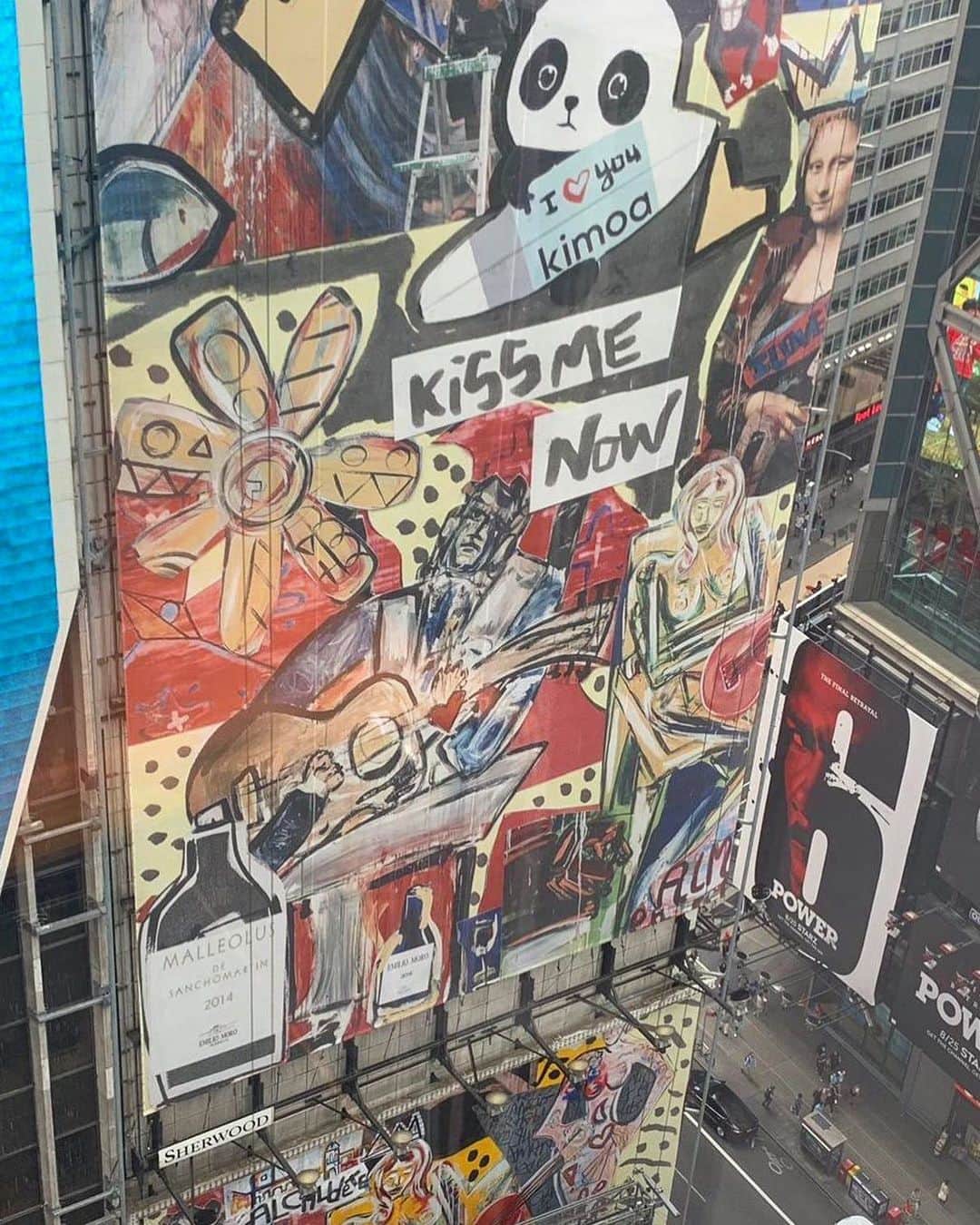 フェルナンド・アロンソさんのインスタグラム写真 - (フェルナンド・アロンソInstagram)「Dreamers, without fear. It’s a magic moment for me to see @kimoa on the biggest ever mural of NYC at Times Square thanks to our friend @domingozapata . Life is incredibly grateful 🙏 #wearekimoa #art #artist #domingozapata」8月20日 1時18分 - fernandoalo_oficial
