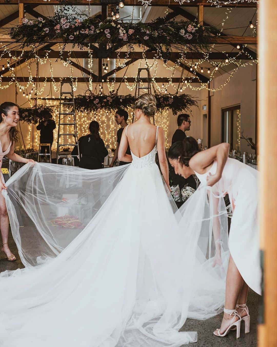 Galia Lahavさんのインスタグラム写真 - (Galia LahavInstagram)「In the making | A stunning wedding for a stunning #GLBride @ahalfcastlife #GLGala @gl__gala 📷 @maleikah」8月20日 1時28分 - galialahav