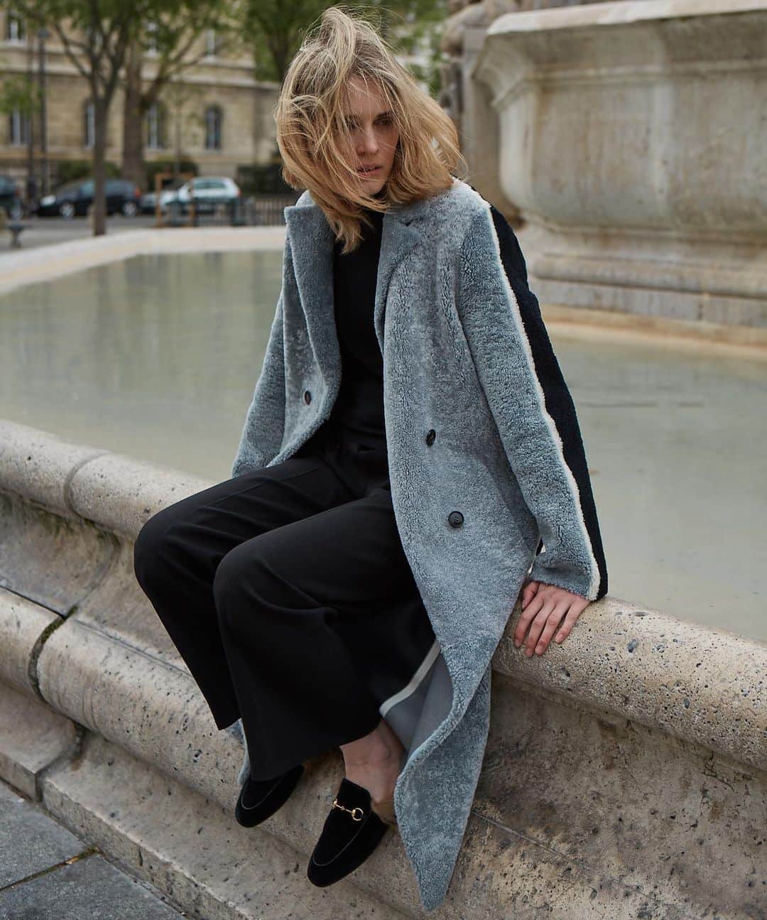 イネスエマレシャルさんのインスタグラム写真 - (イネスエマレシャルInstagram)「A walk in Paris with my coat Filou made with lambswool and specifics details. By Inès & Maréchal. #sustainablefashion #buylessbuybetter #frenchfashion #design #fashionconscious」8月20日 1時24分 - inesetmarechal