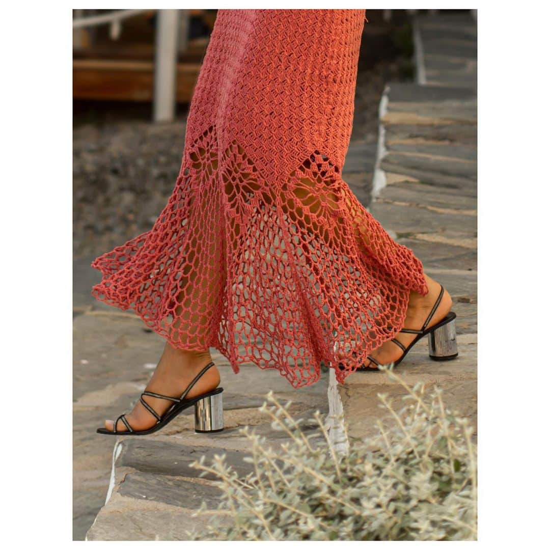 ペドロガルシアさんのインスタグラム写真 - (ペドロガルシアInstagram)「Vintage inspired slingbacks bring the glamour with a circular ‘disco ball’ block heel. .@lopezjennylopez wears style: Xanat/ 'disco ball' strappy sandal in black satin. #pedrogarciashoes #WhoIsWearingPedro #ThinkPartyWearDaily」8月20日 1時37分 - pedrogarciashoes