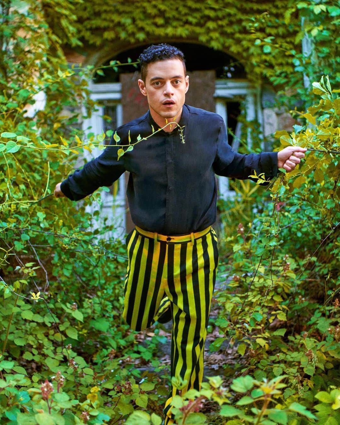 GQさんのインスタグラム写真 - (GQInstagram)「“People’s perception might be altered, but when you sit down and talk to me, there’s nothing that’s mystifying. I’m not f***ing covered in gold.” We caught up with @RamiMalek for the September issue of GQ at the link in bio. (📸@ryanmcginleystudios, styled by @mobolajidawodu) #newgq #ramimalek #mrrobot」8月20日 1時31分 - gq