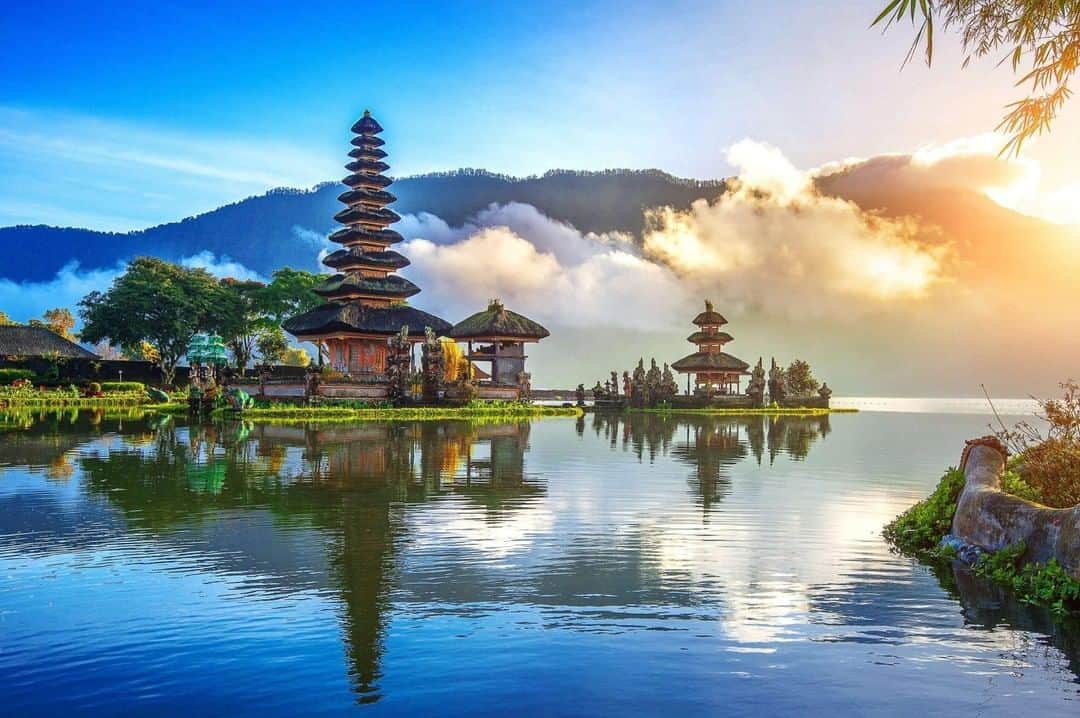 Lonely Planetのインスタグラム：「Wouldn't it awesome if there were 10 more Balis? Hey, good news! Indonesia is working on a plan to make some of the other beautiful spots just as accessible as Bali. There are, after all, 18,307 islands in Indonesia to choose from. Their success rate with this new plan should be pretty high and we can't wait. To read more about this & to get ideas for your next island adventure click our bio link.」