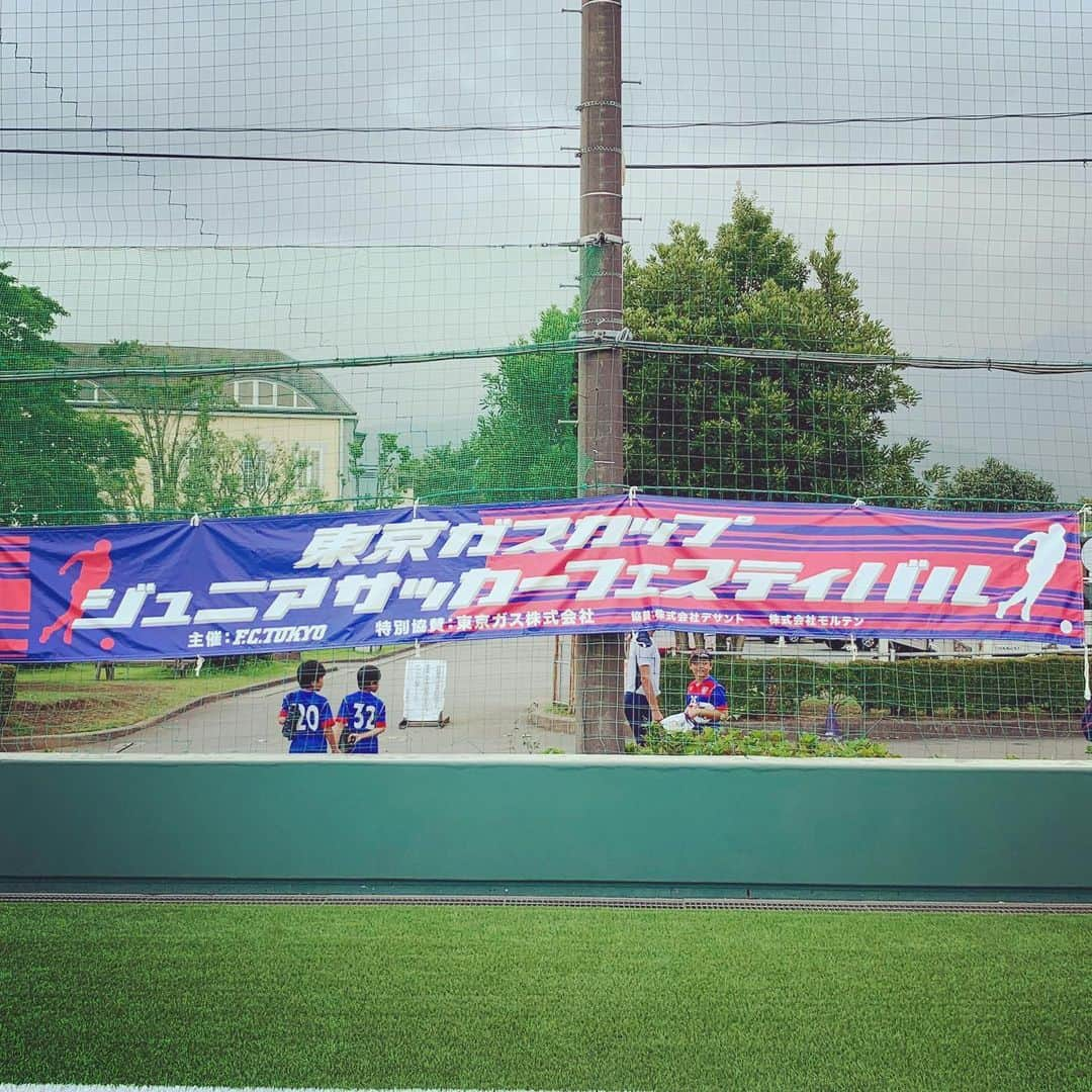 石川直宏さんのインスタグラム写真 - (石川直宏Instagram)「時之栖スポーツセンターで行われている、東京ガスカップ「ジュニアサッカーフェスティバル」に行ってきました⚽️ 今年21回目を迎える歴史ある大会🔵🔴 ピッチでプレーする各選手たちのチャレンジ、コーチ陣との絆・・・。残りの夏をたくさんの思い出と共に成長を続けて欲しいです✨ . #東京ガスカップジュニアユースサッカーフェスティバル  #fctokyo #FC東京 #tokyo #blueandred #青赤魂 #FC東京ファミリー #一体感 #FC東京普及部 #fctokyoclubcommunicator  #FC東京クラブコミュニケーター #CC」8月20日 1時33分 - sgss.18