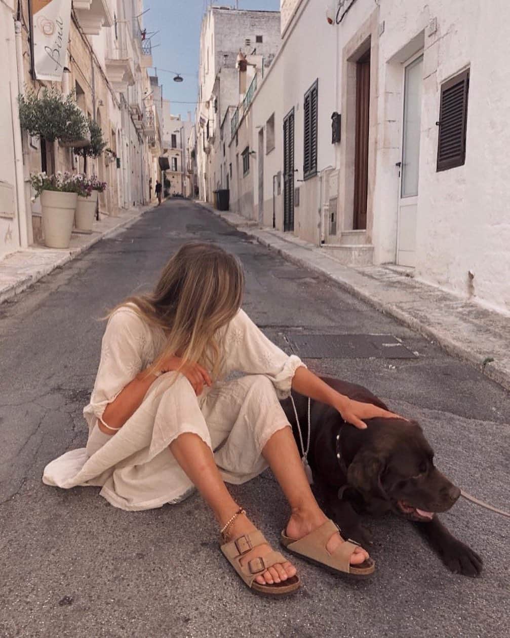 freepeopleさんのインスタグラム写真 - (freepeopleInstagram)「Vacation and pup-friendly, here’s a reminder to pack the Celestial Skies Midi Dress.」8月20日 1時55分 - freepeople