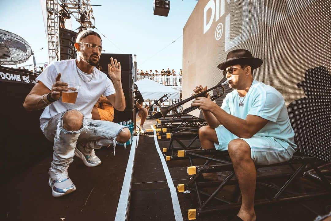 Dimitri Vegas & Like Mikeさんのインスタグラム写真 - (Dimitri Vegas & Like MikeInstagram)「Which song is @timmytrumpet playing? 🎺」8月20日 2時07分 - dimitrivegasandlikemike