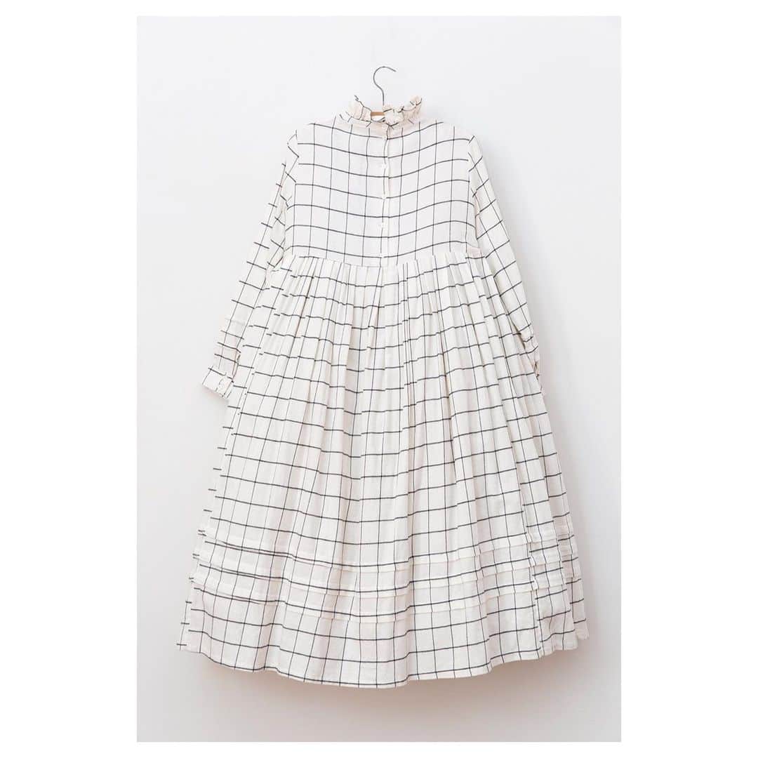 キャベジズ&ローゼズのインスタグラム：「In the spotlight 🖤 For a limited time only, the Thomasina Sweater and Lexirose Dress in Japanese Brushed Cotton are 20% off in our Summer Sale #buynoworcrylater #summersale #summersale19 #madeinlondon #slowfashion #japanesefabric #navysweater #frillydress #cabbagesandroses #cabbagesandrosesfashion @christina_strutt @cabbagesandroses_shop 👆Link In Bio👆」